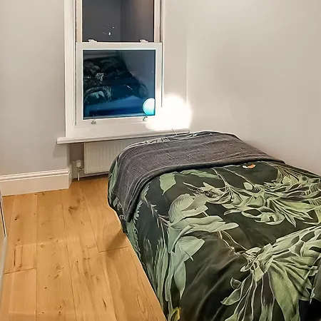 Number Seven Bentham